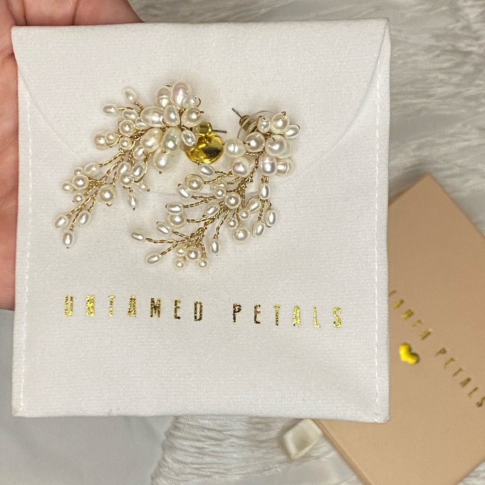 “Moore” Untamed Petals earrings